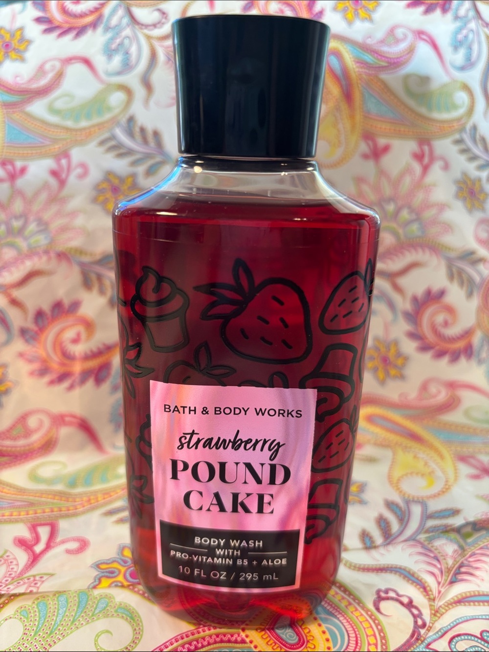 Bath & Body Works Strawberry Pound Cake Body Wash - Red & Black